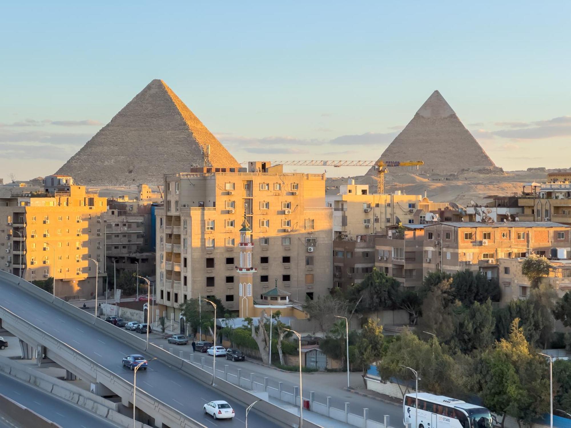 Royal Crown Hotel Giza Pyramids View Kafret el-Gabal Kültér fotó