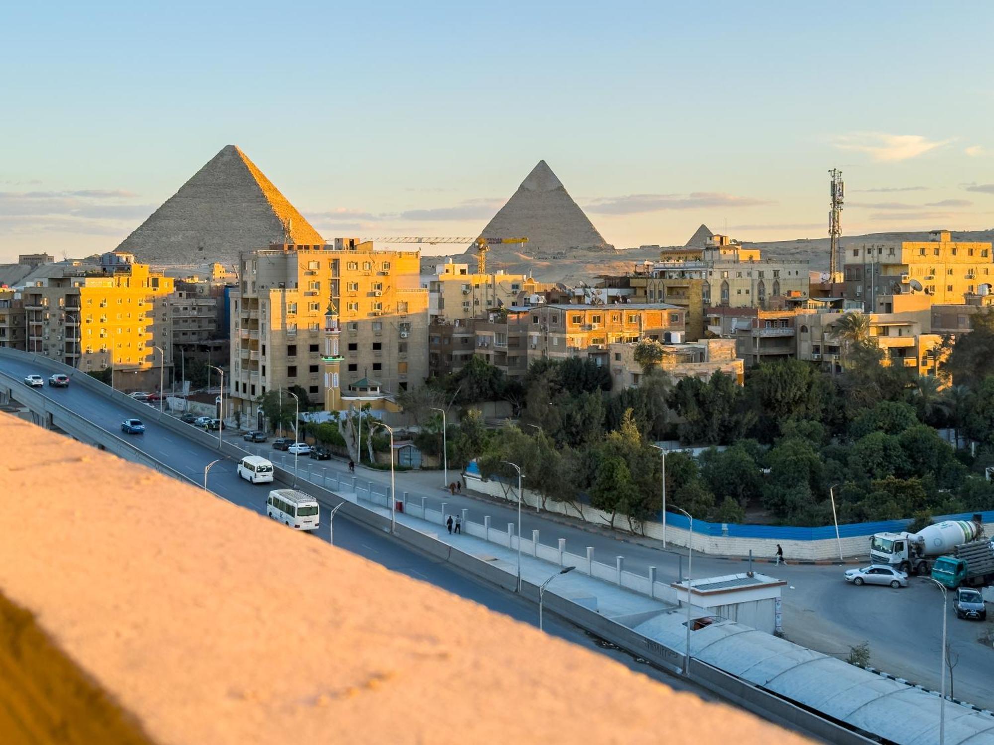 Royal Crown Hotel Giza Pyramids View Kafret el-Gabal Kültér fotó