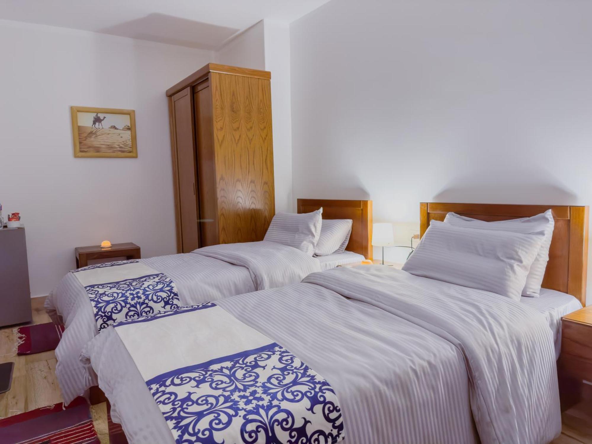 Royal Crown Hotel Giza Pyramids View Kafret el-Gabal Szoba fotó